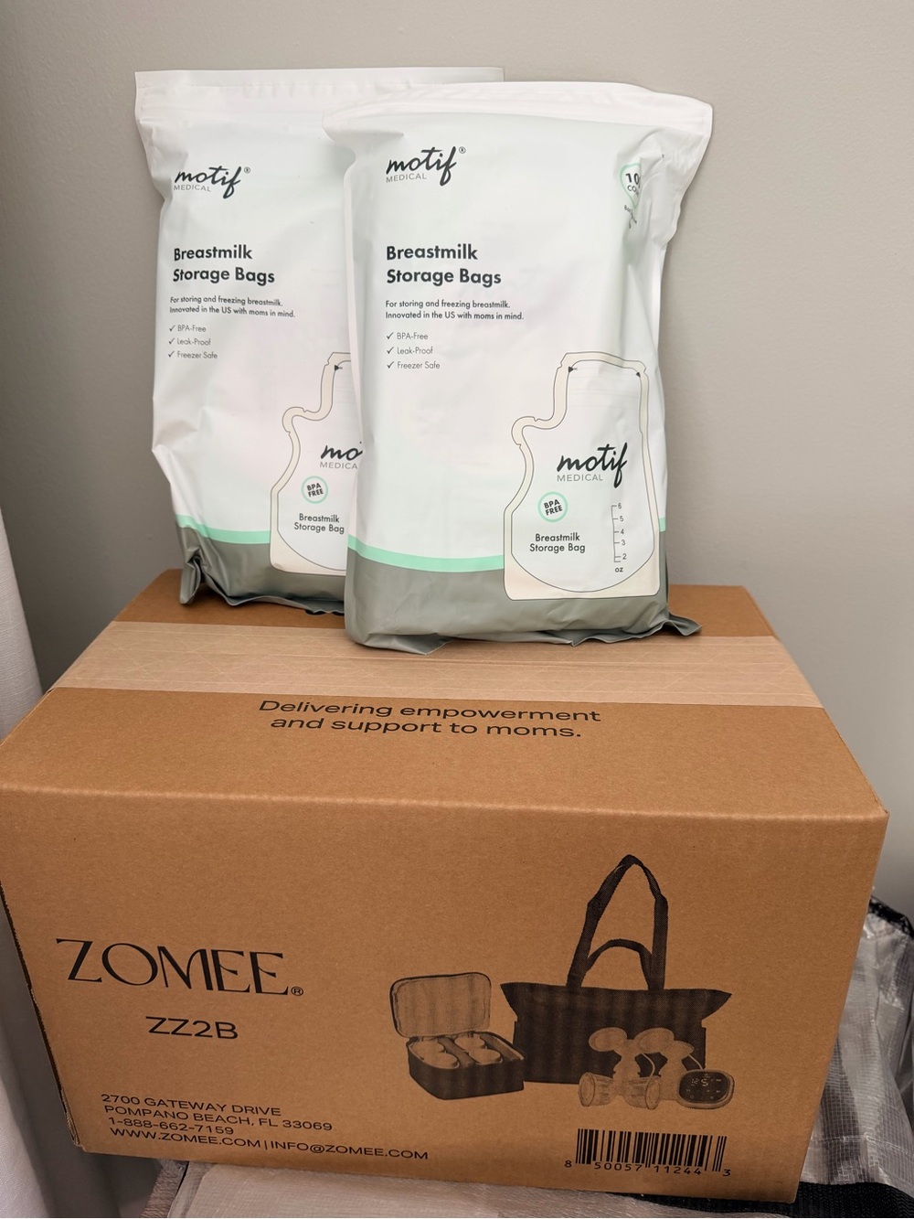 NEW Zomee Z2 Pump with Tote and Cooler Set & Motif Milk Storage Ba